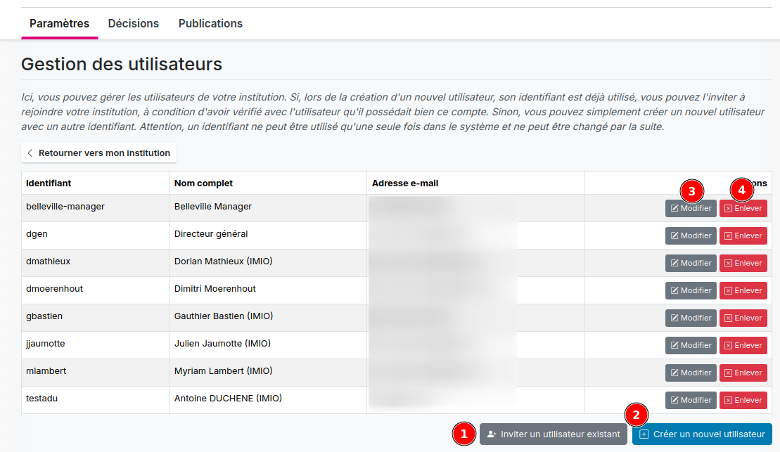 ../_images/users_management_menu.png